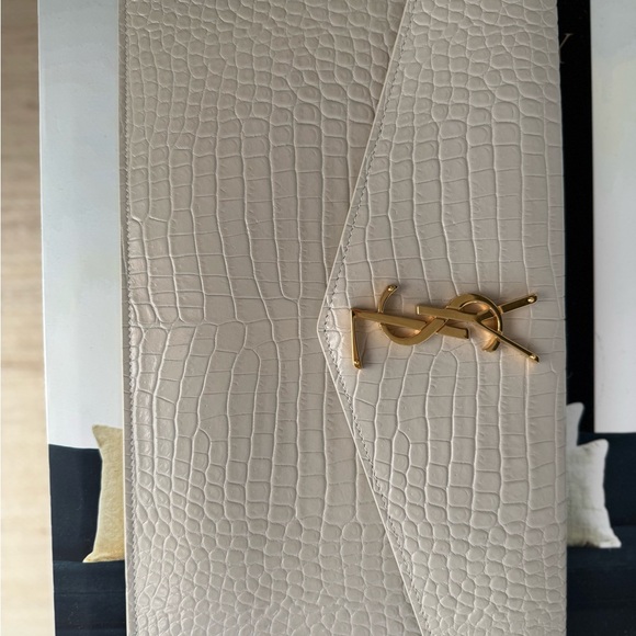 YSL UPTOWN POUCH IN CROCODILE-EMBOSSED SHINY LEATHER - Picture 3 of 3